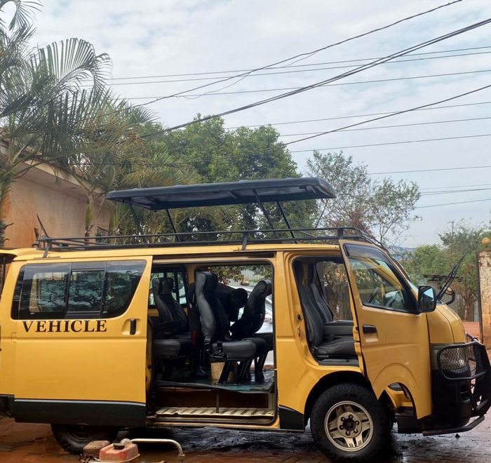 safari-van-or-drone-with-popup-roof safari-van-or-drone-with-popup-roof